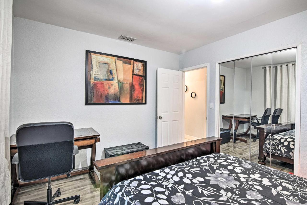 Shady And Eclectic Lauderdale Dwelling With Yard! Holiday home Fort Lauderdale